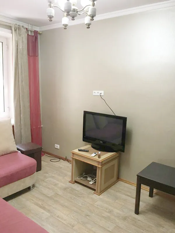 КВАРТИРА В АРЕНДУ М. КОСМОНАВТОВ 400$ 3 КВАРТИРА В АРЕНДУ М. КОСМОНАВТОВ 400$ 3