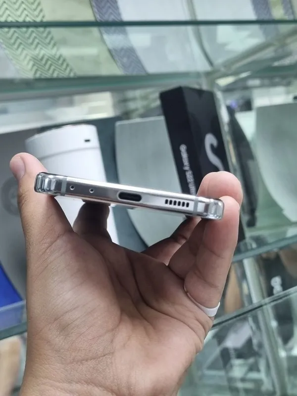 Samsung Z Flip 5 — фото 3