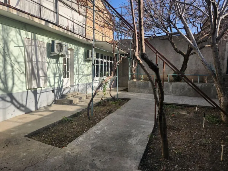 Срочно!!! Продается Комолон 6 Соток 8 та хона Фасад 17,8*33,7 — фото 1