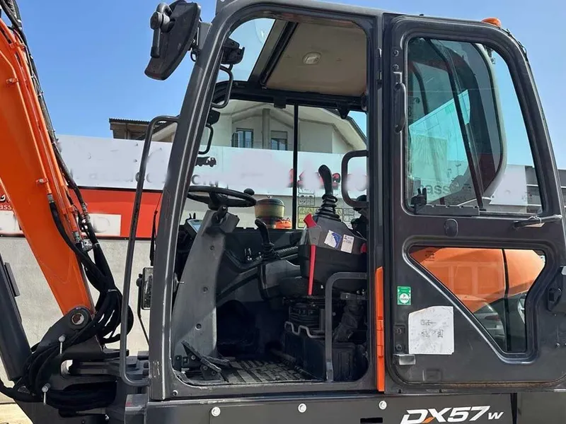 Колесный экскаватор Doosan DX57 W-5 — фото 5
