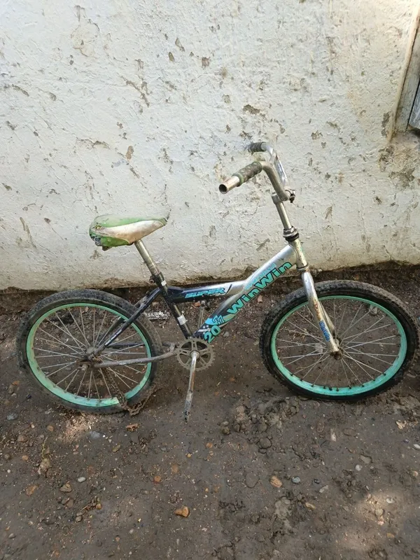 Velosiped sotiladi Velosiped sotiladi