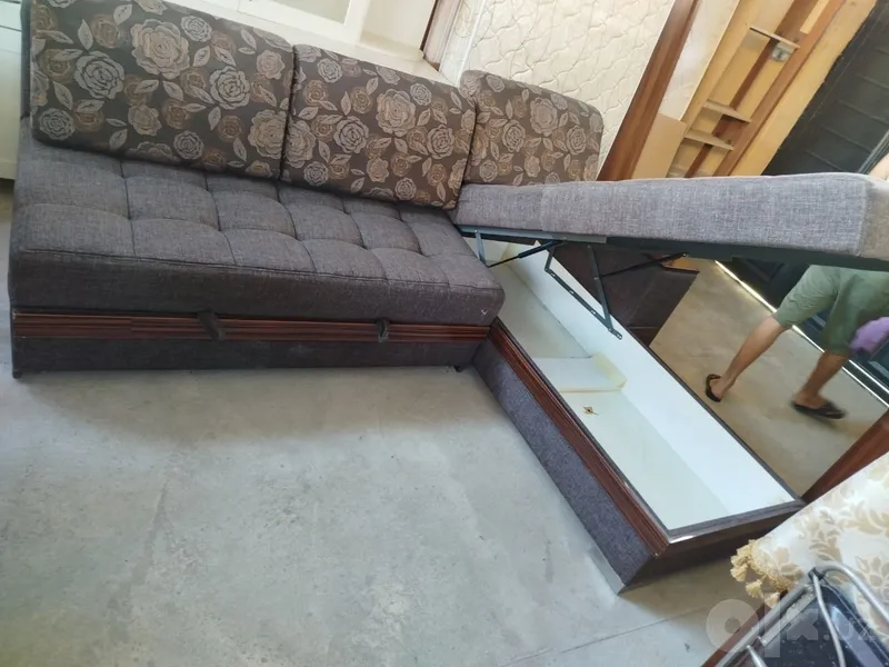 Burchakli divan yaxshi holatda sotiladi 3 Burchakli divan yaxshi holatda sotiladi 3