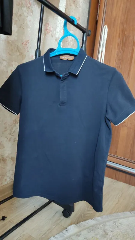 Erkaklar uchun to‘q ko‘k polo futbolka, o‘lcham M 1 Erkaklar uchun to‘q ko‘k polo futbolka, o‘lcham M 1