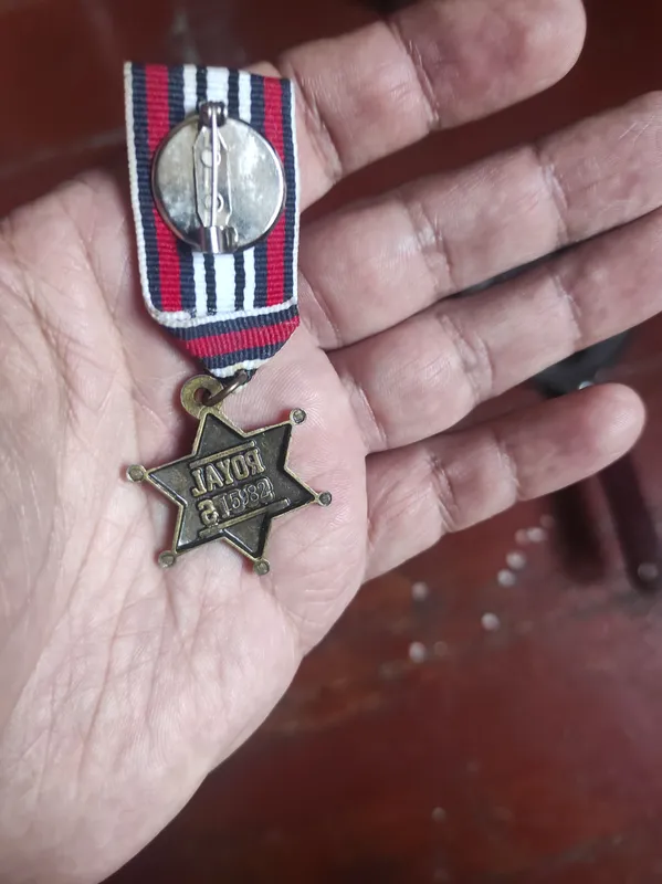 Продам медаль в хорошем состоянии.