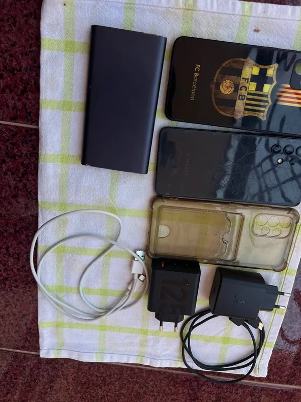 Samsung A32 sovg‘a: 2 ta tezkor zaryadlovchi, 2 ta g‘ilof va powerbank 8