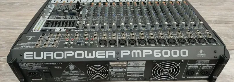 Активный микшер пульт Behringer 2