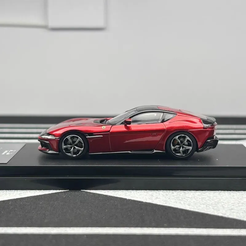 1:64 Ferrari 12Cilindri машинка коллекционное авто 3 1:64 Ferrari 12Cilindri машинка коллекционное авто 3