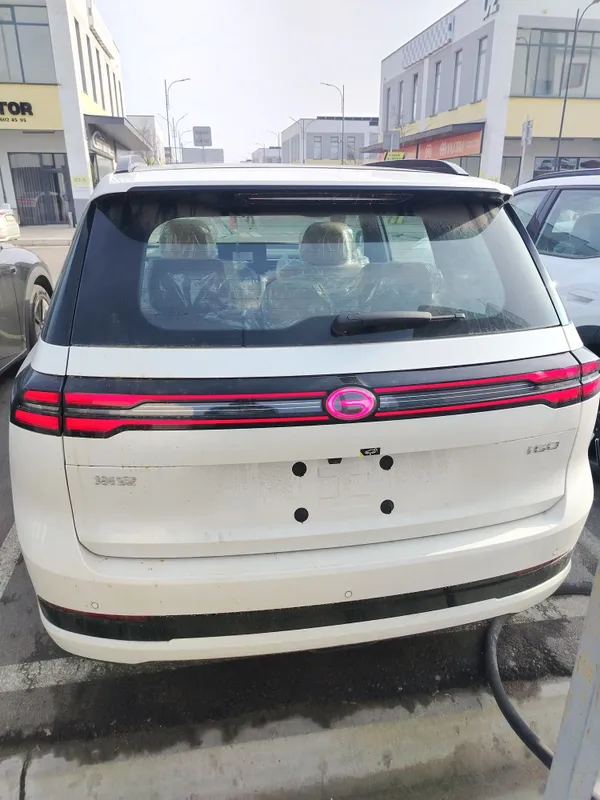 Gac aion i60 Hybrid va elektro variantlari bor, Rustilida — фото 2