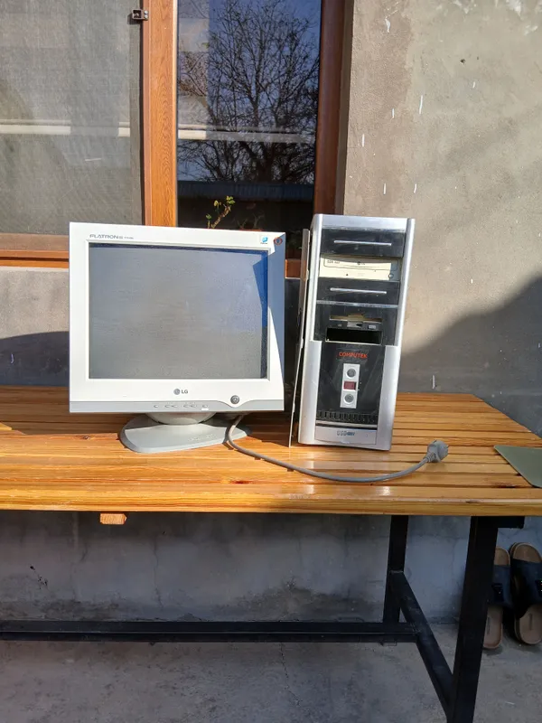 Pentium 4 eski kompyuter sotiladi