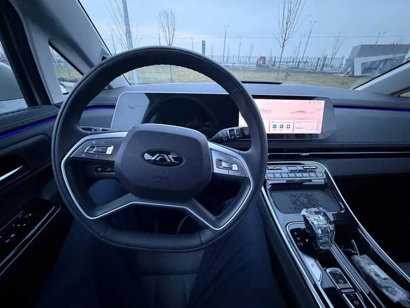 JAC RF8 FLAGSHIP кроссовер — фото 8