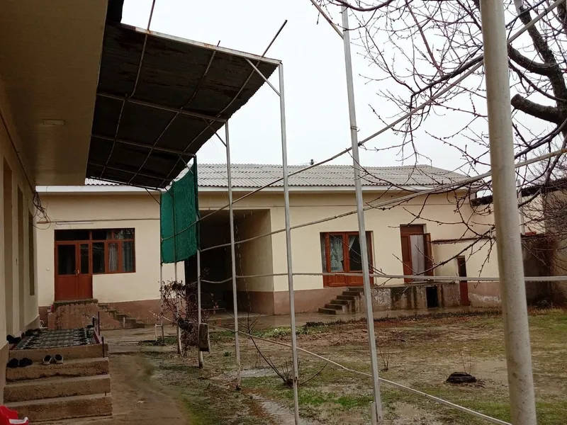 Уй сотилади 8 сотих