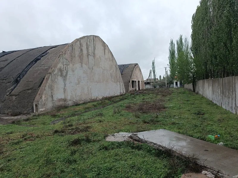 Продается земля с ангарами и зданиями — фото 2