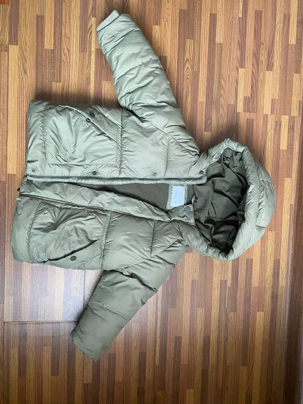 Куртка в отличном , очень теплый , внутри флис ,Zara 2-3 лет Цена :