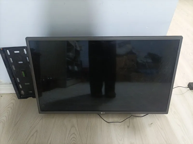 Lg va Artel televizorlari yaxshi holatli aybi yoq