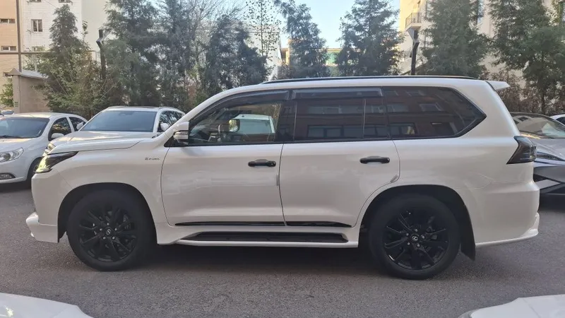 Lexus LX 570 Kuro Black Edition — фото 2
