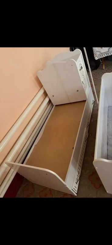 Bolalar krovati . Juda arzon . Yaxshi holatda 4 Bolalar krovati . Juda arzon . Yaxshi holatda 4