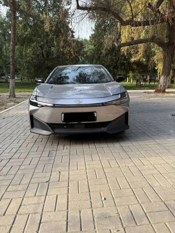 brr Toyota bz3 2023 yil probeg 15 min km zapas xod 520 kraska toza