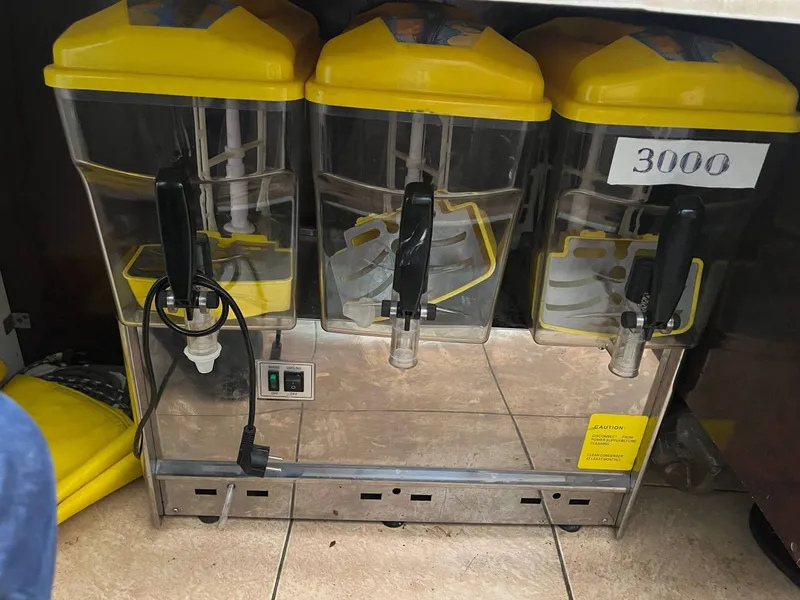 3 Bo‘limli Sharbat Dispenseri(apparat) Sotiladi, yangi holatda