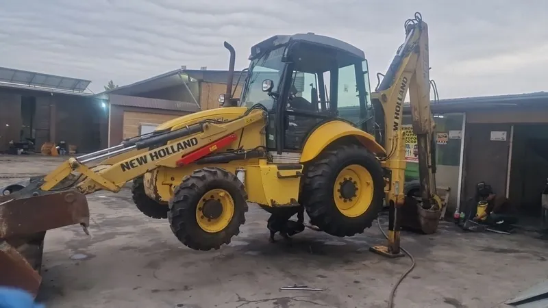 Markasi NEW Holland B90B 2015 йил Yili 2015 5200matac Markasi NEW Holland B90B 2015 йил Yili 2015 5200matac