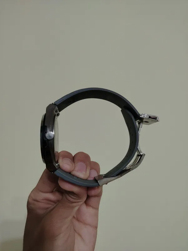 kulrang soat va smart watch sotiladi holati : yangi — фото 1