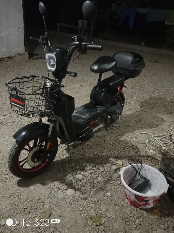 Skuter sotiladi holati yangidak. Pul zarur 1