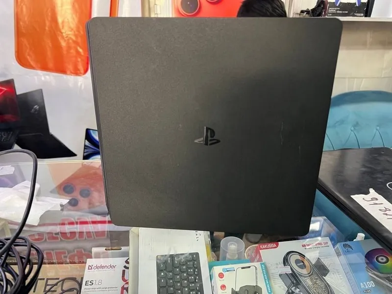 Продается playstation 4 slim 2