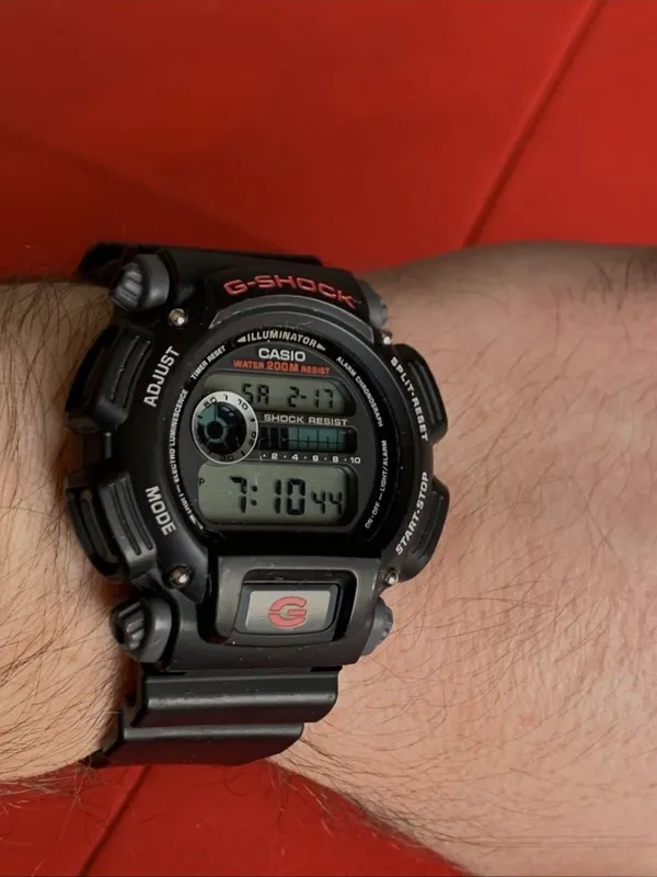 Оригинальные часы Casio G-Shock DW-9052 2 Оригинальные часы Casio G-Shock DW-9052 2