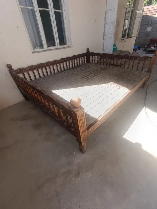 Krovat 2.40×3.00 3 Krovat 2.40×3.00 3