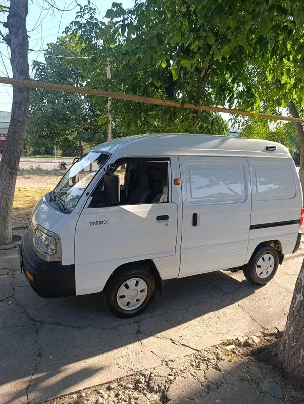 Автомобиль Дамас Van 4