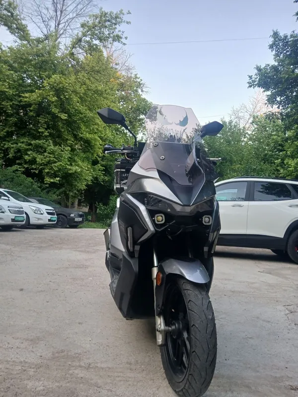 Skuter n max x max yamaha 180 kub 2