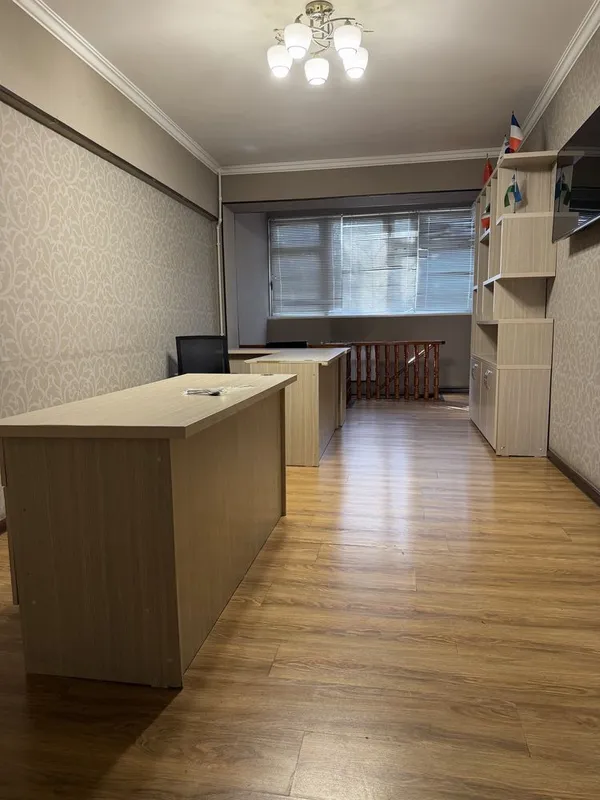 Срочно продам свой офис 4/1/4 на Ц4, улица А.Кадыри, ор кафе Централ — фото 1