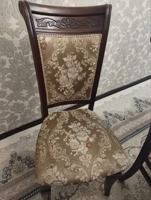 Mehmonxona uchun yong'oq daraxtidan yasalgan stol-stul to'plami — фото 3
