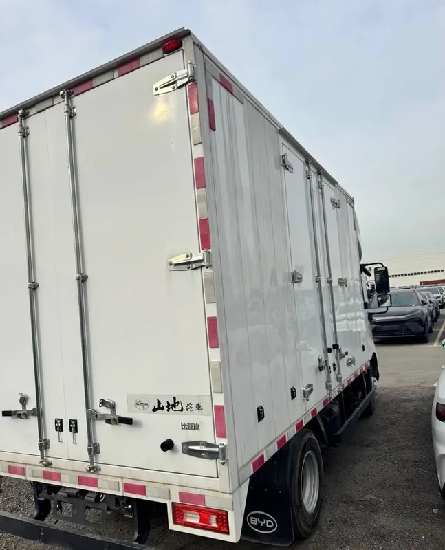 BYD T5 mavjud, elektr versiyasi 2