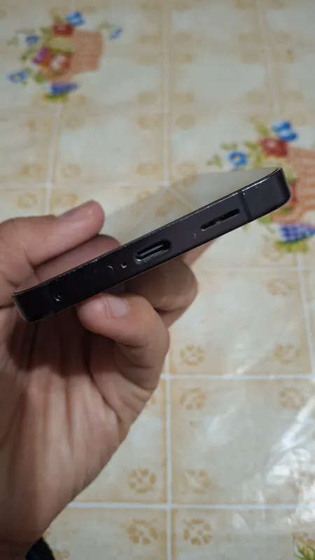 Samsung Galaxy S24 4