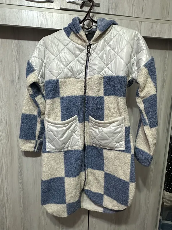 Продаётся женская куртка 2 Продаётся женская куртка 2