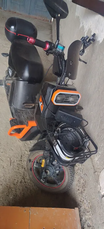 moped sotiladi modeli zektra 2