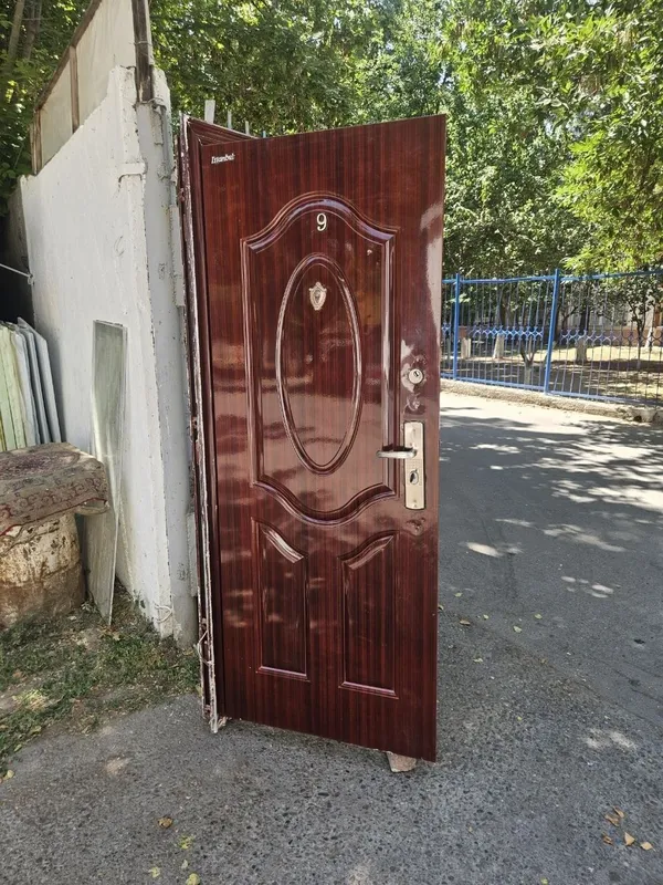 Eshik sotiladi holati yaxshi 4