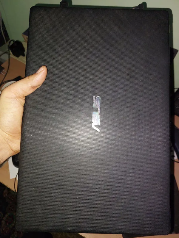 Asus notebook sotiladi