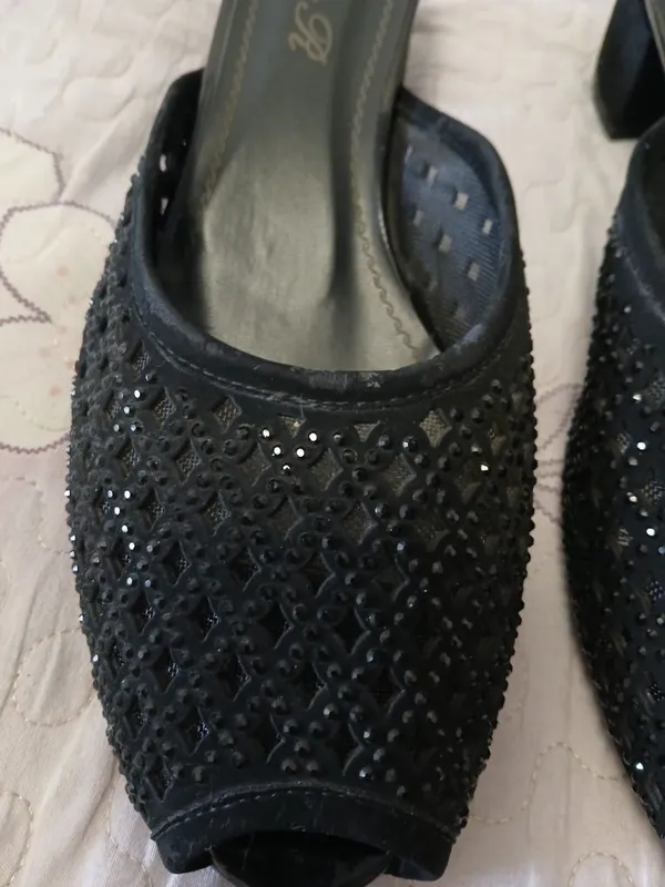 Продаются женские мюли, украшенные стразами, 2 Продаются женские мюли, украшенные стразами, 2