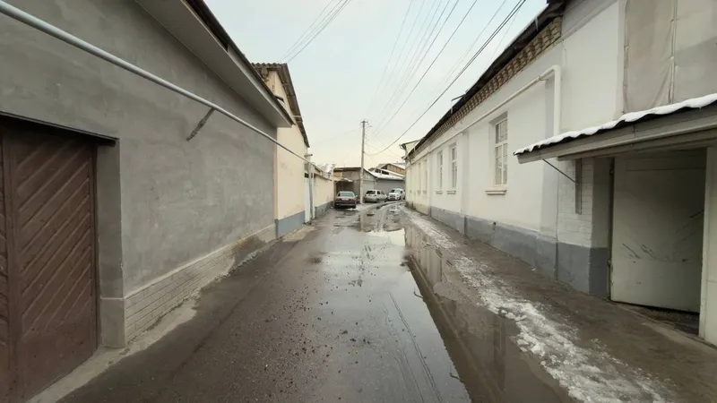 Uy sotiladi 3,45 sotiki suv, gaz, kanalizatsiya bor