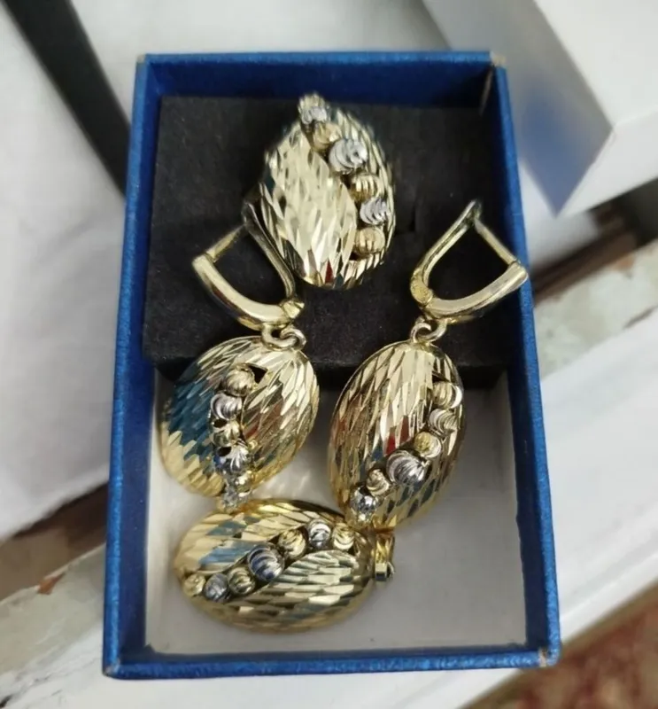 бежутерия Серги ,кулон,кольцо