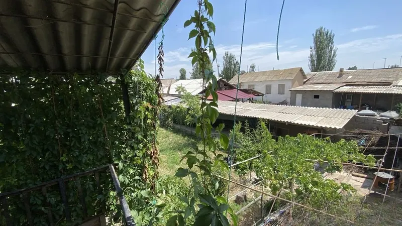 Уй сотилади НУРАФШОНДА 4 Уй сотилади НУРАФШОНДА 4