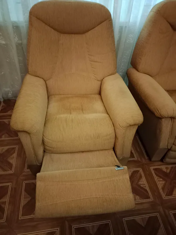 продам кресло мягкие раскладные и журнальный стол — фото 1 продам кресло мягкие раскладные и журнальный стол — фото 1