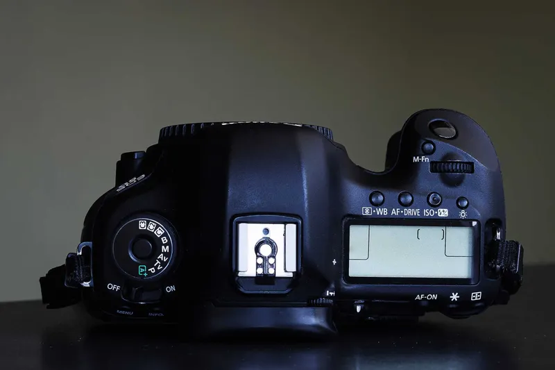 Canon 5D Mark III Body + SanDisk CF Extreme Pro 32GB + 16GB + ИК-пульт 6 Canon 5D Mark III Body + SanDisk CF Extreme Pro 32GB + 16GB + ИК-пульт 6