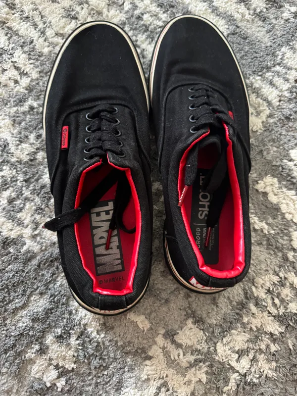 erkaklar poyabzali, 44-o‘lcham, original Adidas, Marvel 5 erkaklar poyabzali, 44-o‘lcham, original Adidas, Marvel 5
