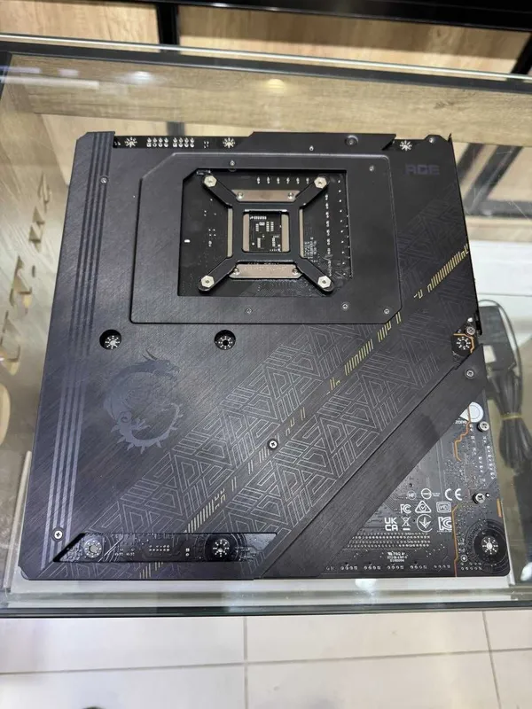 MSI MEG Z790 ACE anakartasi 4 MSI MEG Z790 ACE anakartasi 4