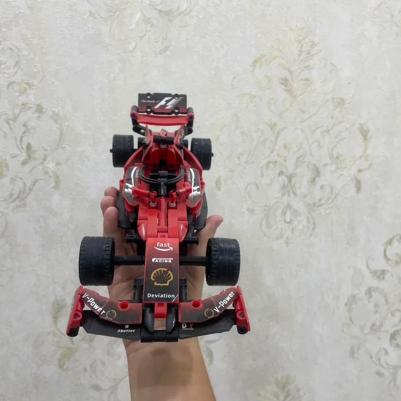 Lego poyga mashinasi. Uzunligi — 40 sm va 700+ detal