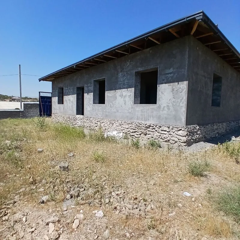 Нотурар ер участкаси 2та уй қурилган мини стадион майдончаси — фото 3
