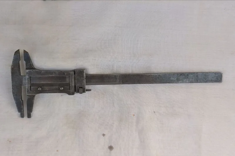 Продам штангенциркуль 25см. 2 Продам штангенциркуль 25см. 2