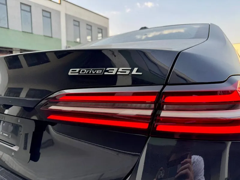BMW I 5 2024 electro 35L 8 BMW I 5 2024 electro 35L 8